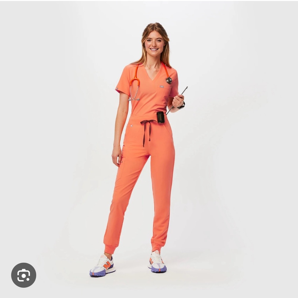 COPY - Papaya Figs Scrub Set with Jogger Pants Large
